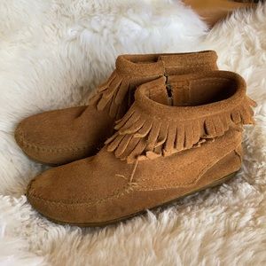 Minnetonka leather moccasin boots size 13 (youth)
